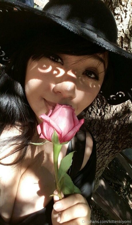 kittenkiyomi erotic actress pics