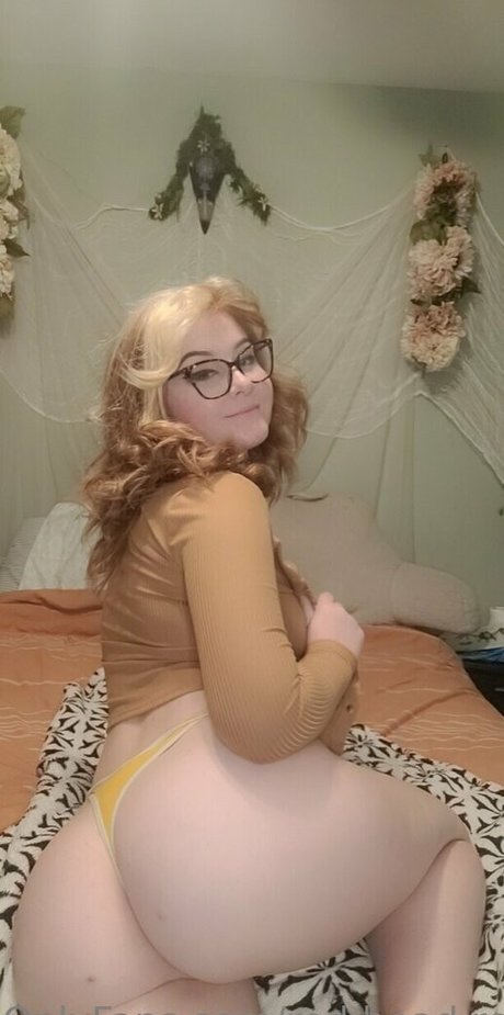 red head redemption sexy model pic