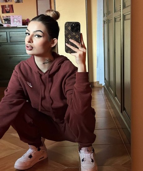 aliih hx model sex photos