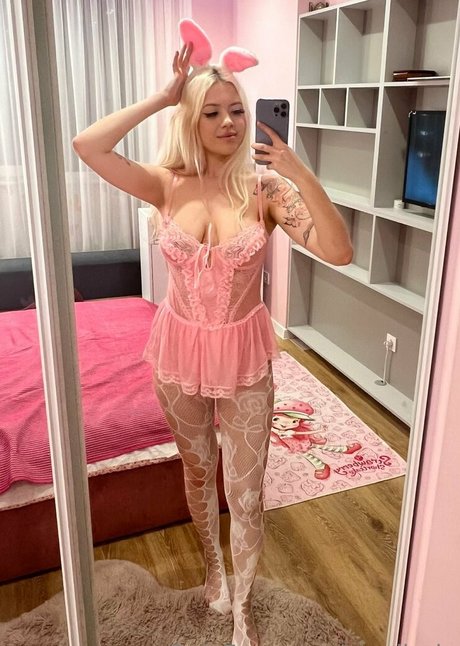 cyndi vip hd star gallery