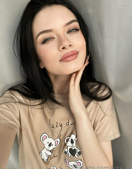 kira of free model image