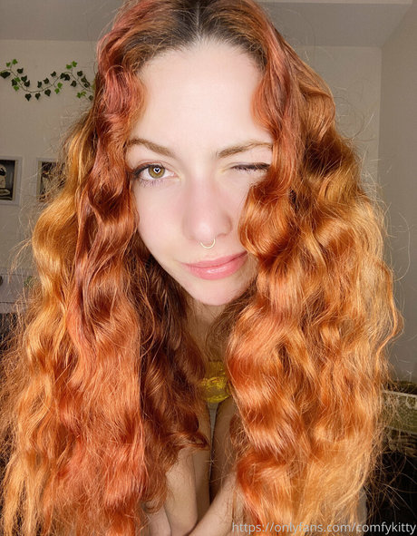 comfykitty sexy actress photo