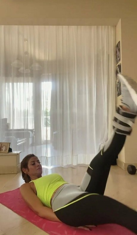 Heidy Karam hot star image