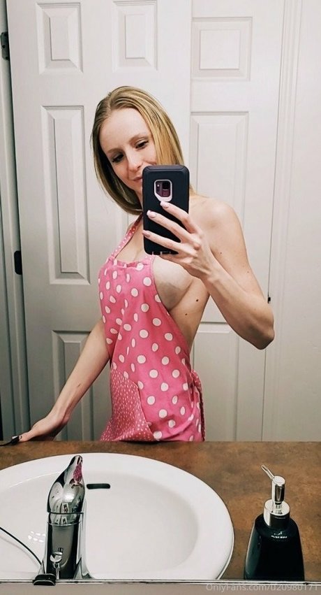 Elle Dainty pretty model photo