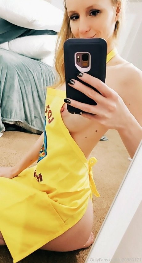 Elle Dainty star free pic