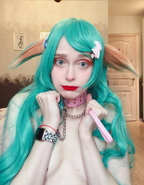 luna lovesword adult model pic