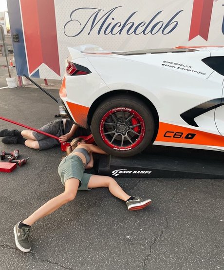 Emelia Hartford top model pictures