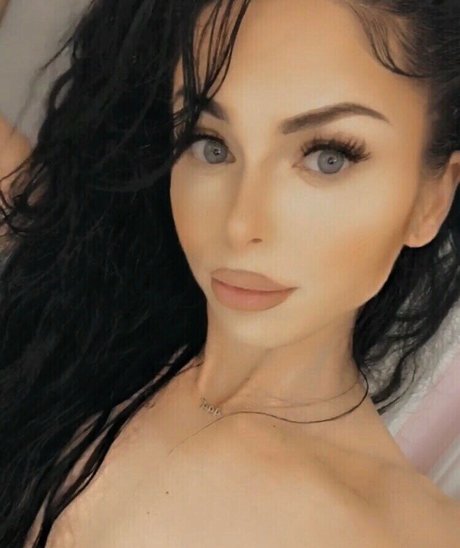 spicypeach8 model img