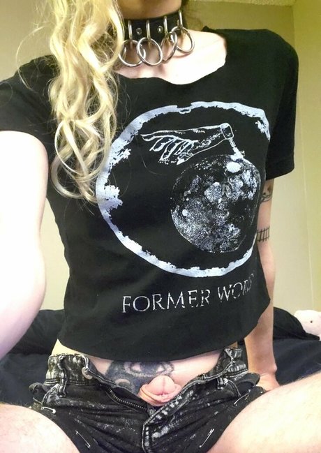 Safety Pinup hd actress image