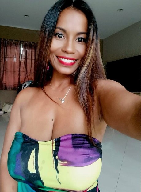 PaulaThai naked model images