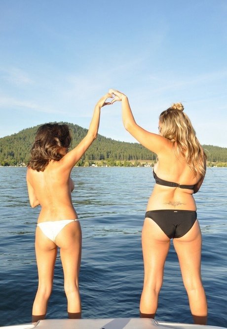 Mikaela Hoover model naked images