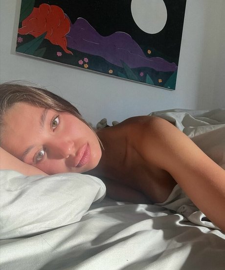 morelimelich nude model img