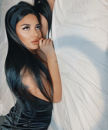 Helia Soltani nice pornstar pic