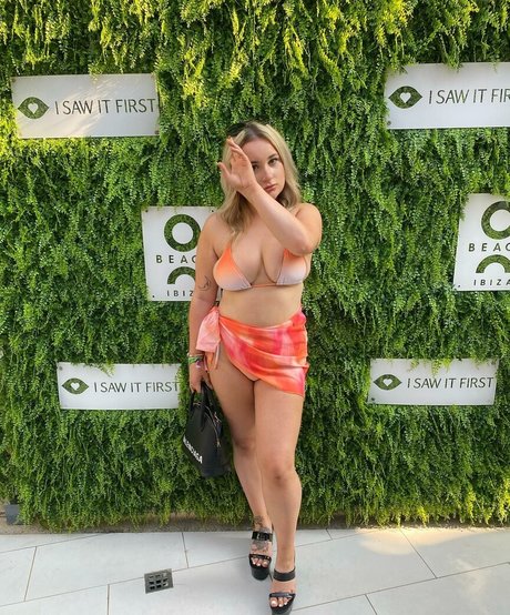 Leanne Campbell hot star photos