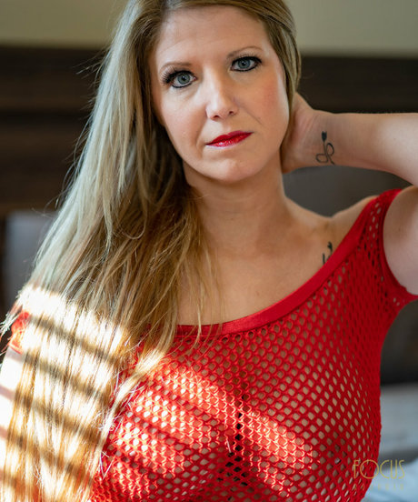 focus boudoir model pornographic image