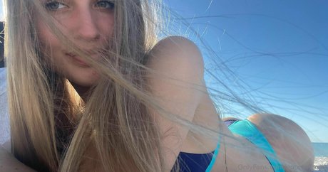 yourgirlzoey model sex picture