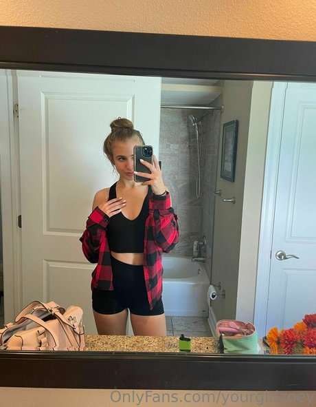 yourgirlzoey star erotic photo