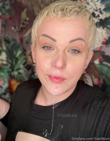 trashbuns model naked img