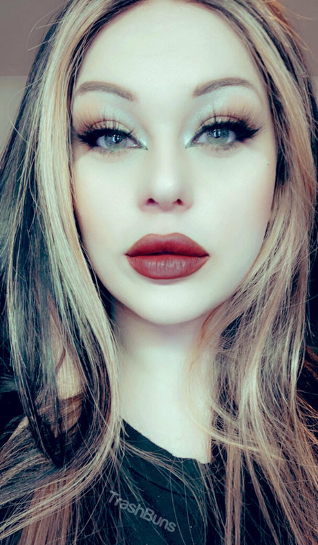 trashbuns model sexy pic