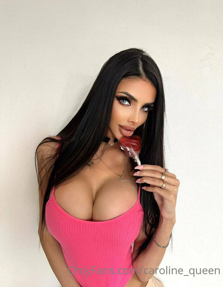 Caroline Queen adult model image