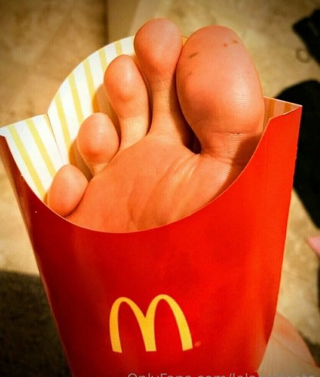 lelannifeets nude star pic