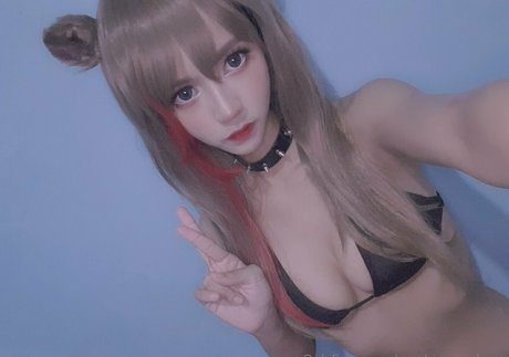 Machinegunkuro nude actress images