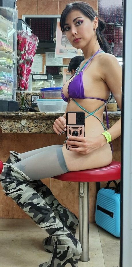 Lyspractice nude model picture