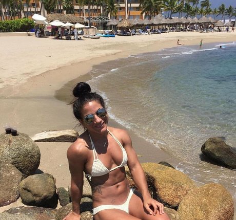 Tecia Torres adult model images