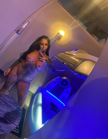 Getin loser21 pornstar naked photo