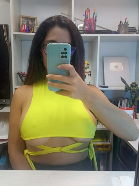 Vivi Becerra star naked img