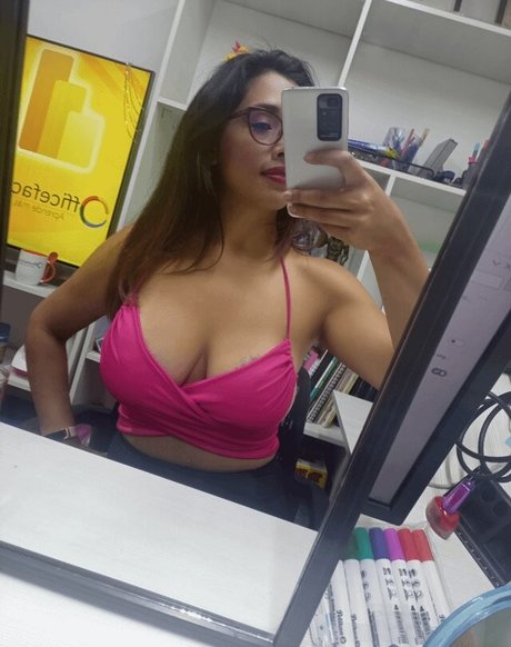 Vivi Becerra model top photo