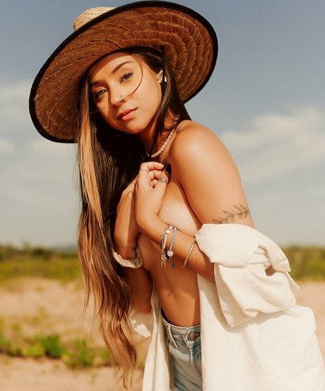 Analivia Scheidegger nice model image