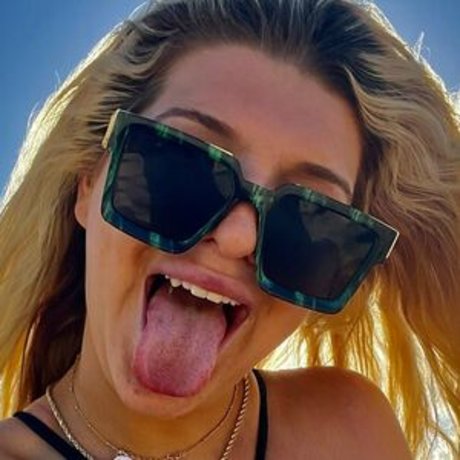 thebustybxtch star high quality img