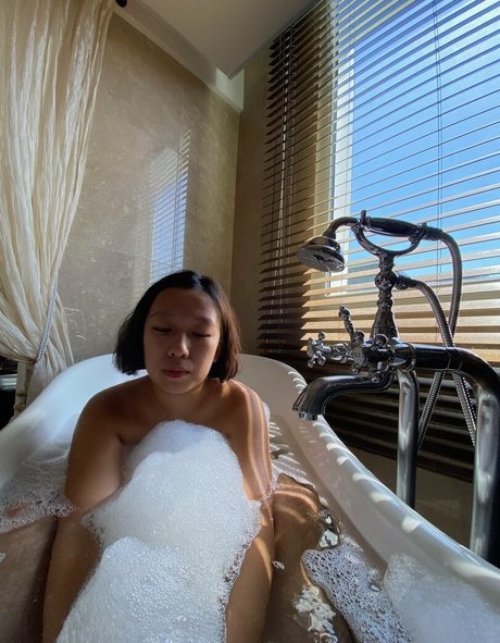 asianeva naked pornstar image