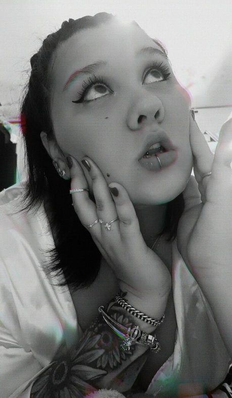 laura takint model adult archive