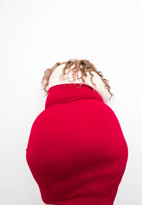 becomingmads naked model pic