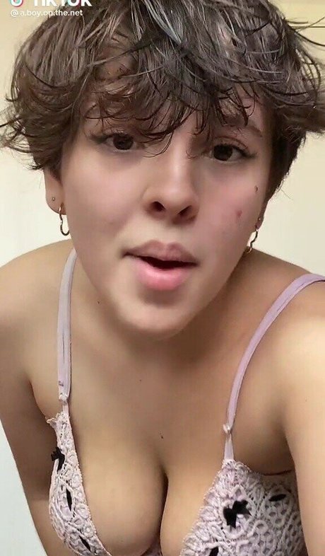 Taqueloe model sexy galleries