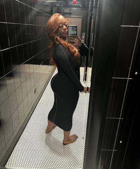 Dee Dee Davis model nude picture