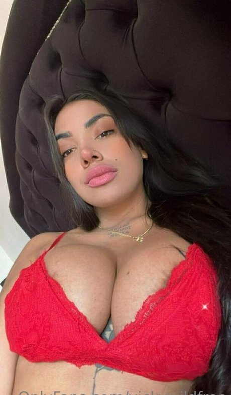 vickywildfree star top photo