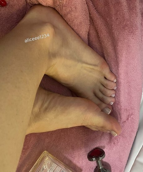 Alice Big Clit pornstar adult img