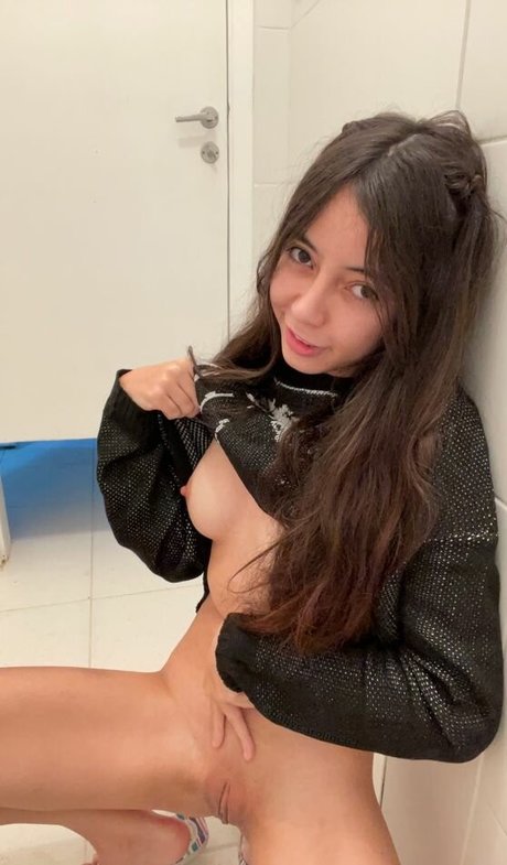 babycaroline69 pornographic model images