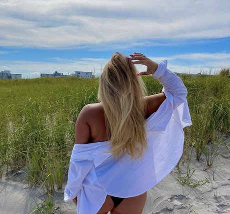 Sierra K erotic model photos