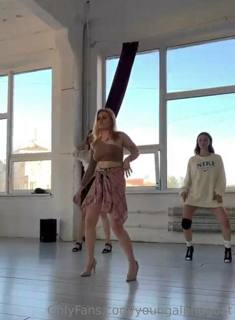 youngalphagoat pretty star images