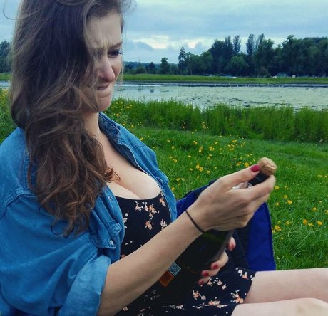 Rachel H model sex pic