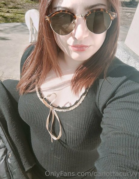 carlottacurvy free actress images