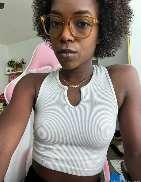 mochareignvip nice actress image