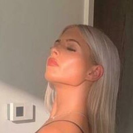 Caitrhx perfect pornstar image