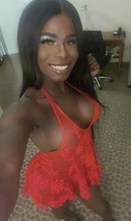 Carmen Brown hot actress image