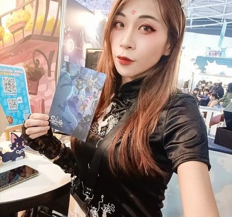 Avrillee999k hot star galleries