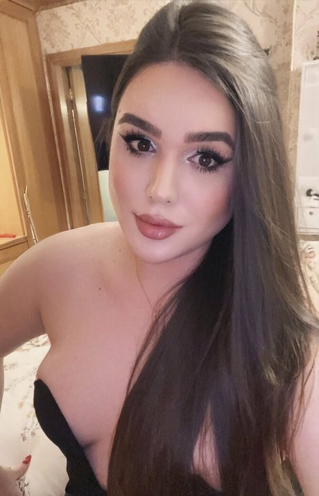 Yasmin Bianchi pretty model images